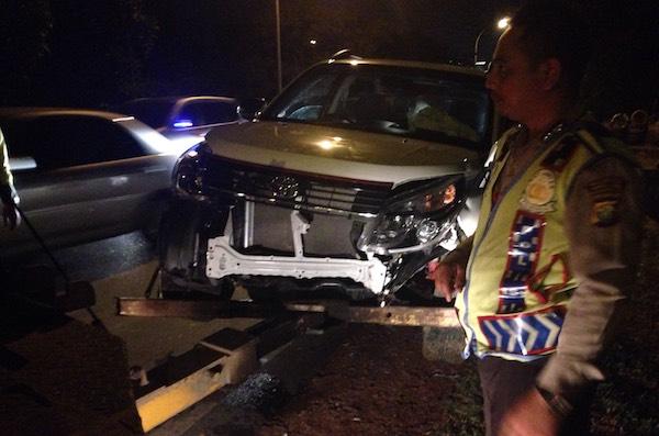 BREAKING NEWS! Mobil Toyota Rush Hajar Pengendara Motor di Batam Centre
