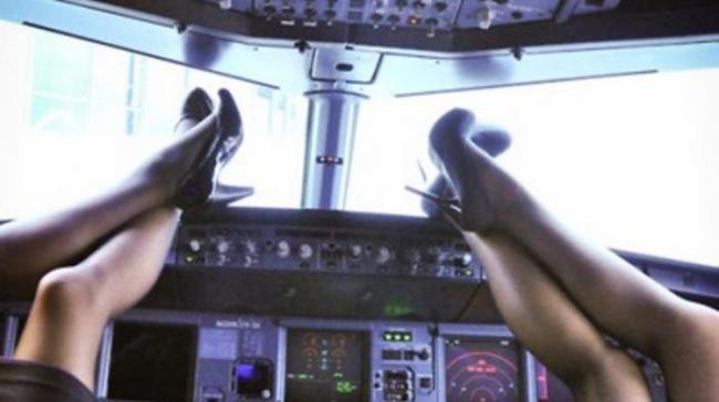 Pilot Ini Gelar Ritual Seks saat Pesawat Mengudara 38.000 Kaki