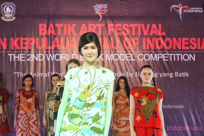 ISC Gelar Kompetisi Peragaan Busana Batik Dunia, Diikuti 20 Model 15 Negara