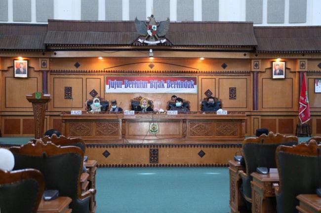 Plt Wali Kota Tanjungpinang Rahma Sampaikan LKPJ Tahun Anggaran 2019