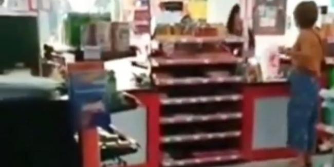 Video: Kesal Dipanggil Oma, Seorang Perempuan Ngamuk di Minimarket