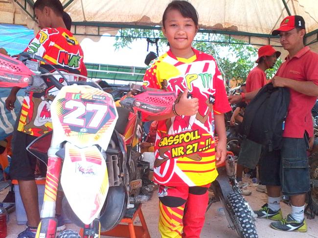 Baru 10 Tahun, Crosser Cilik Perempuan Sita Perhatian Ribuan Penonton di Batam