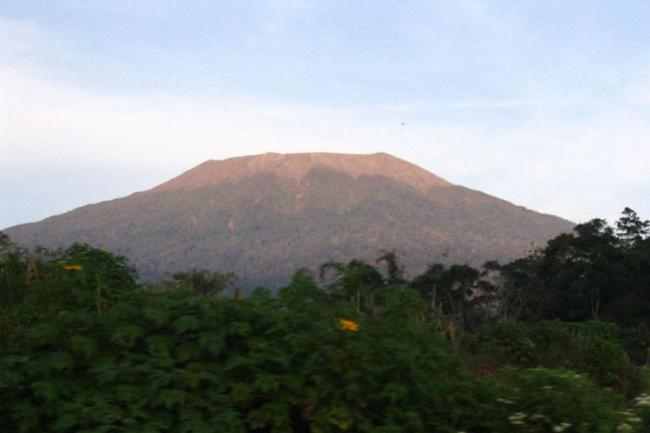 Gunung Merapi Sumatera Barat Meletus Dua Kali