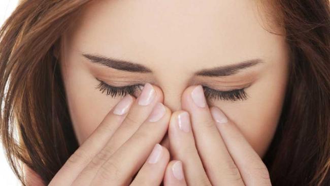 Mata Kering Saat Bangun Tidur? Atasi dengan 5 Cara Ini