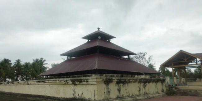 Masjid Kuno Bertapak Benteng Kerajaan Hindu