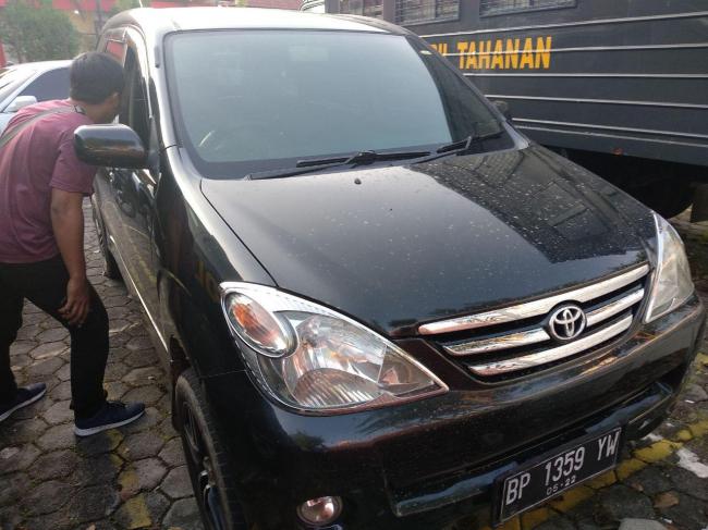 Polisi Kejar Seorang Pria Bersama Seorang Perempuan, Siapa Mereka?
