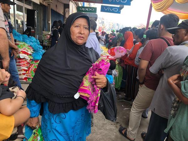 Putra Siregar Bagi-bagi Sembako Miliaran Rupiah, Ribuan Orang Tumpah Ruah