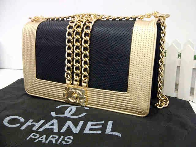 Tas Original Merek Chanel juga Dijual di Pasar Seken Aviari Batam Ini
