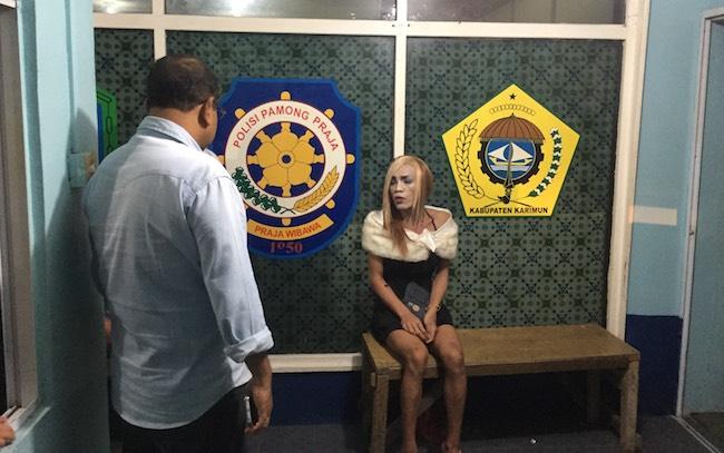 Waria Tertangkap Usai Servis Pelanggan, Bupati Karimun: Pulangkan ke Kampungnya