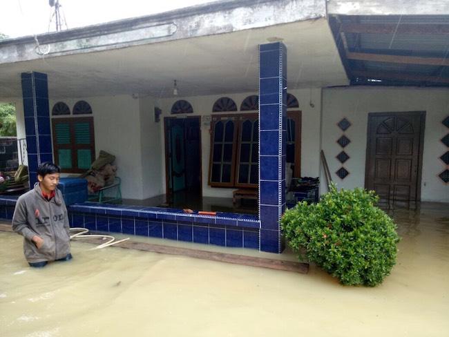 Dilanda Banjir Dini Hari, Warga: TV, Kulkas, Rusak Semua