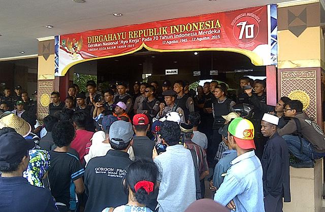 Pendemo Tolak Pencabutan Subsidi Gas 3 Kilo Geram, Wali Kota tak Keluar
