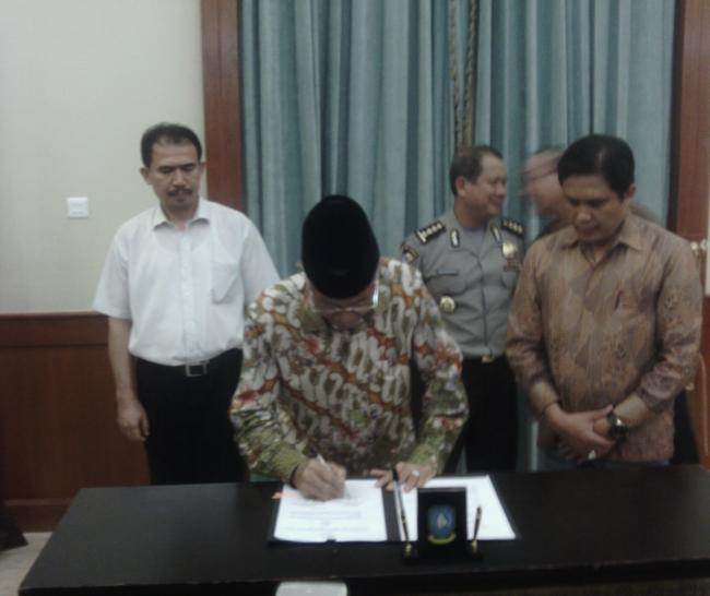 Gubernur Kepri Serahkan Dana Hibah Rp 80 Miliar untuk Pilkada