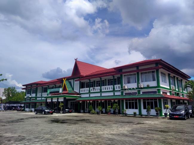Pemimpin Berganti, Gedung Setdakab Meranti Juga Berubah Warna