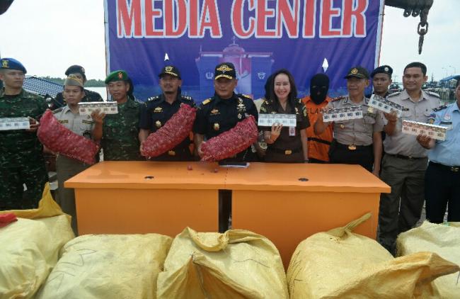 DJBC Kepri Gagalkan Penyelundupan Bawang Merah dan Rokok Ilegal