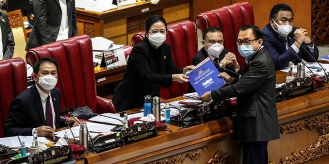 Pakar: Naskah UU Cipta Kerja Belum Selesai Sudah Diketok, Bisa Digugat ke MK