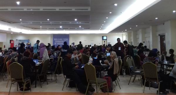 Keren, Ratusan Peserta Lomba Coding Unjuk Gigi di Poltek Batam
