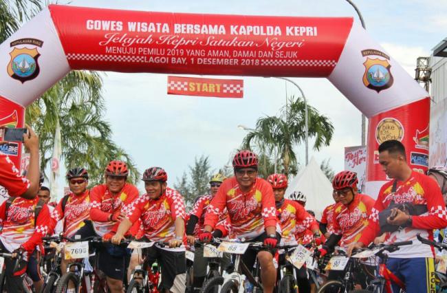 Peserta Polda Kepri Fun Bike Kayuh Sepeda 98 Kilometer dari Bintan ke Tanjungpinang
