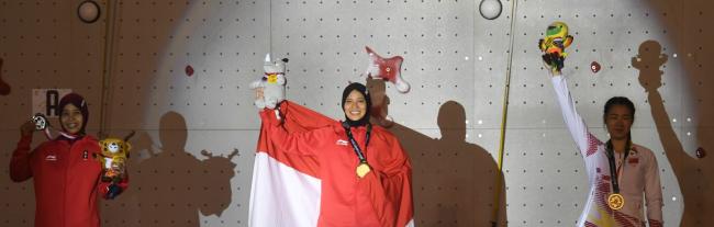 Aries Susanti Rebut Emas Panjat Tebing