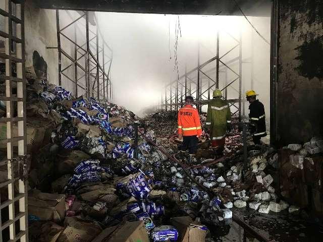 Dua Gudang di Kawasan Industri Cammo Batam Terbakar