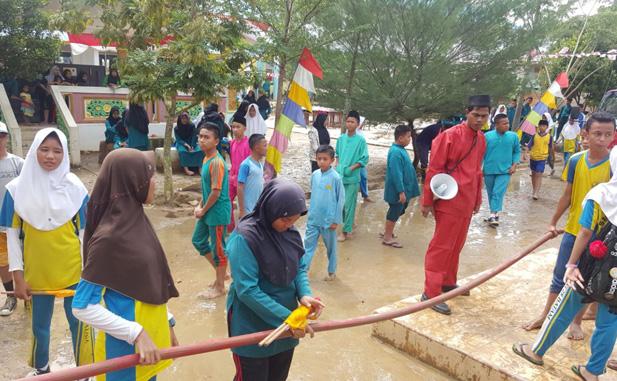  Banjir di SMPN 28 Batam, Komputer Hingga Ijazah Rusak