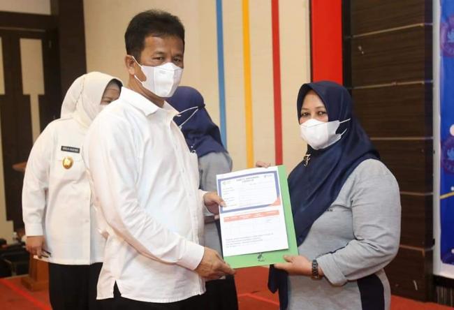 Tinjau Vaksinasi Tenaga Pengajar, Rudi: Guru Harus Rewel Pada Siswa terkait Prokes