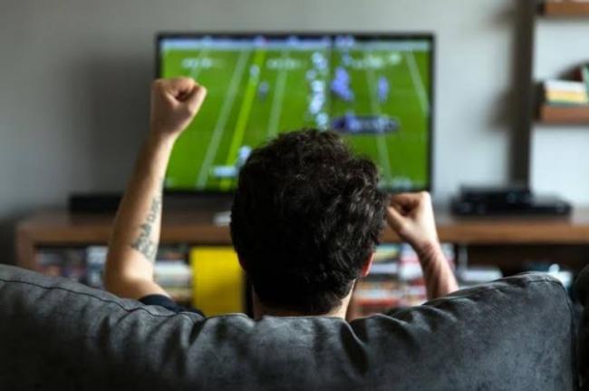 Studi: Nonton Bola Sama Sehatnya dengan Berolahraga 90 Menit 