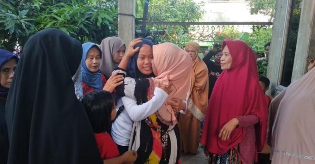 Pulang dari Observasi di Natuna, Nur Ralda Disambut Kerabat dan Tetangga 