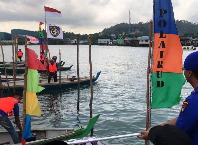 Puluhan Sampan Adu Pacu di Pelabuhan Tanjung Riau