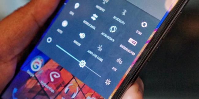 Apa yang Terjadi Jika Anda Tak Aktifkan "Airplane Mode" Saat di Pesawat?