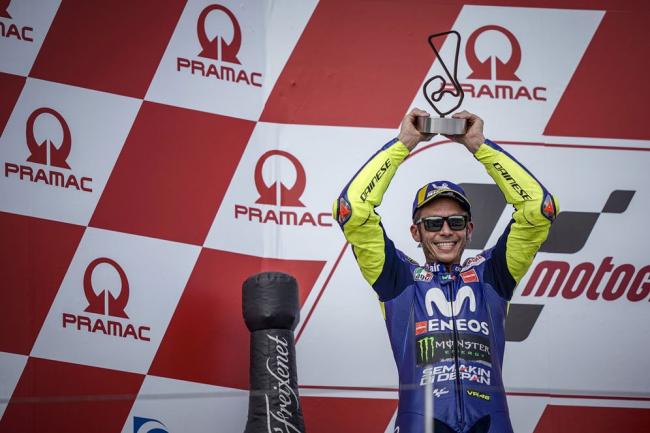 Naik Podium di Jerman, Rossi: Harusnya Trofi Ini Saya Berikan ke Folger