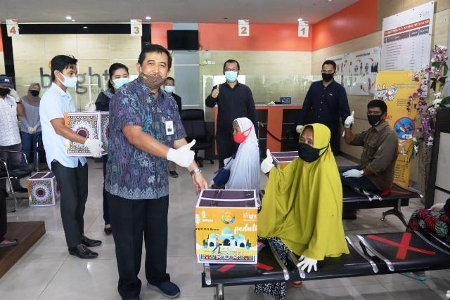 PLN Batam Bagikan 2.939 Paket Sembako untuk Panti Asuhan dan Warga