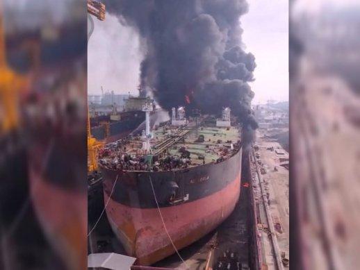 Tanker Meledak di Belawan, Sejumlah Orang Diduga Terjebak Kobaran Api