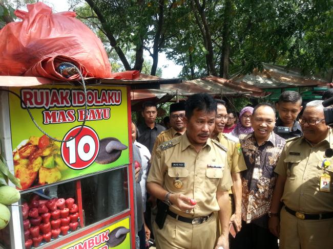 Pemko Batam Batal Relokasi Pedagang Rujak 
