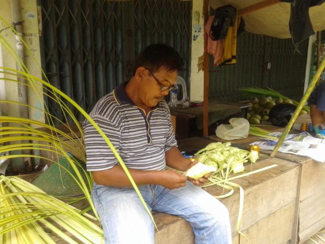 Mau Beli Daun untuk Ketupat Idul Adha, di Sini Tempatnya