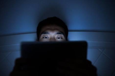 Nonton Film Porno, Pria ini Kaget Ternyata Pemain Film Istrinya dengan Oknum TNI