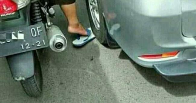 Bermotor Pakai Sandal Jepit, Siap-siap Terima Risiko