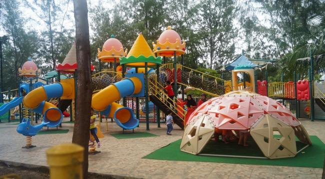 Ini Dia Pantai dan Wahana Bermain di Tengah Kota Batam