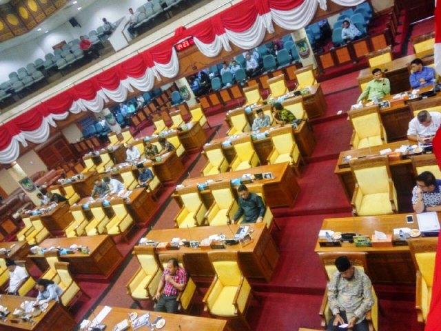Sibuk Perjuangkan Nasib di Pemilu, Separuh Lebih Anggota DPRD Batam Absen Rapat Paripurna