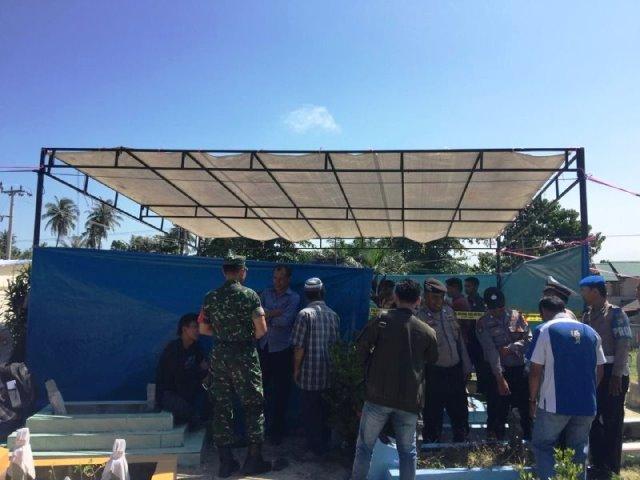 Polisi Larang Warga Mendekat dan Ambil Foto Pembongkaran Makam Khairunisa
