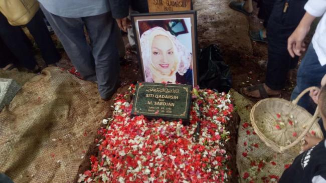 Publik Figur Hadiri Pemakaman Aktris Senior Titi Qadarsih