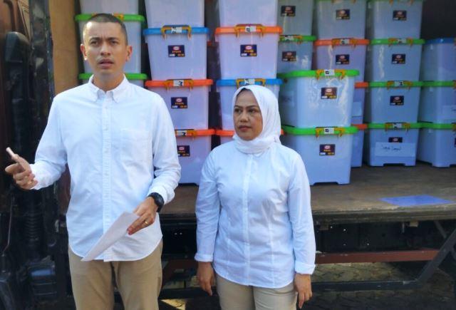  Rian Ernest Serahkan Satu Truk Berkas Dukungan ke KPU Batam