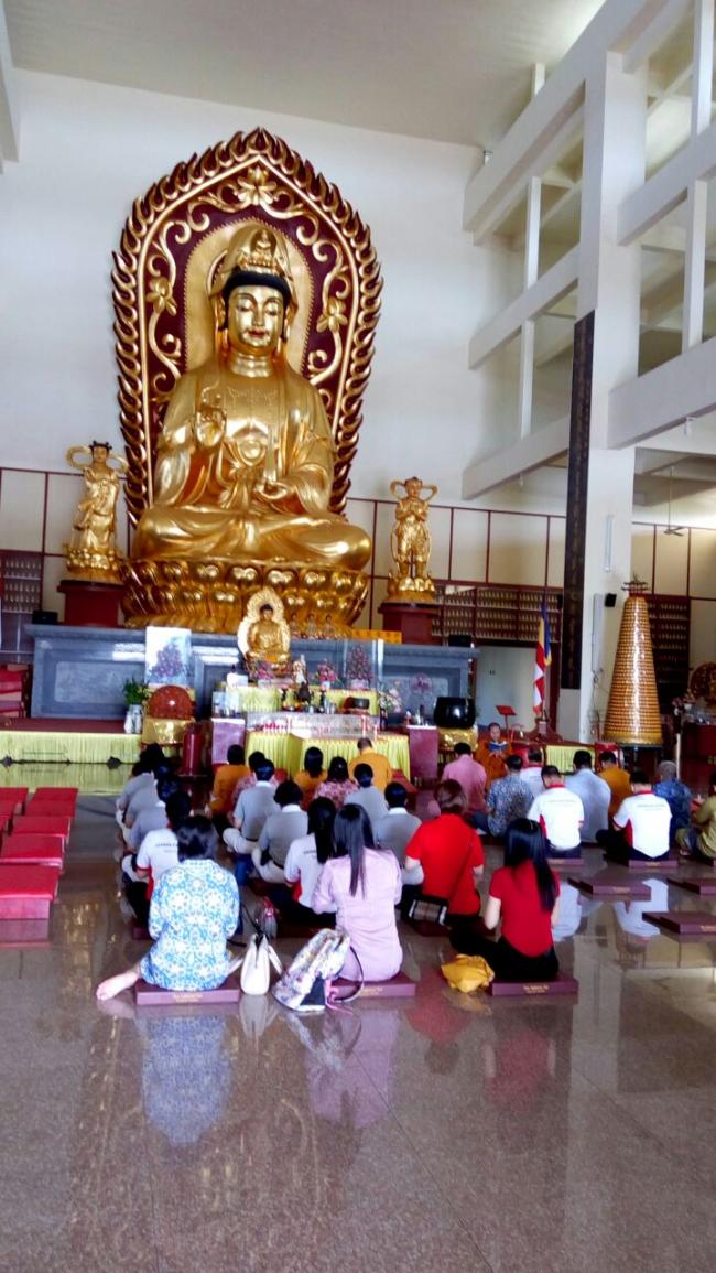 Umat Budha Gelar Doa Bersama di Tanjungpinang