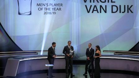 Virgil van Dijk Pemain Terbaik Eropa 2018-2019