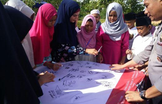 Ratusan Warga Karimun Tanda Tangan Dukung Polri 