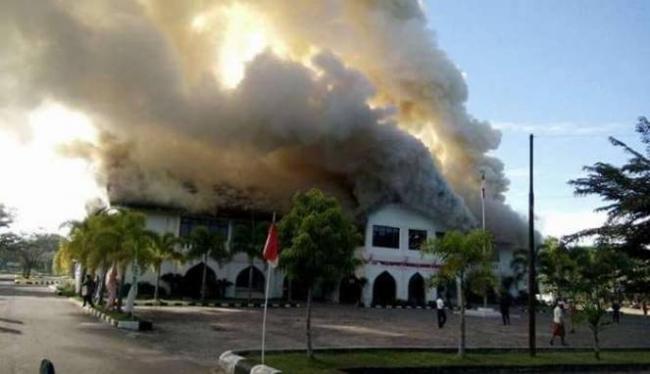 Mantan Pegawai Bakar Gedung Rektorat Universitas Malikussaleh