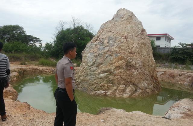 Bocah 6 Tahun Ditemukan Tewas Dalam Kolam Bekas Pengerukan di Bengkong