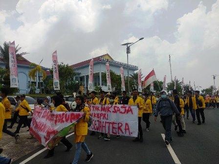 Demo Mahasiswa Stisipol Tanjungpinang Dicuekin Anggota DPRD Kepri