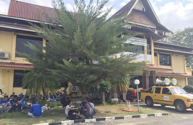   Puluhan Buruh Kembali Datangi Kantor Disnaker Batam