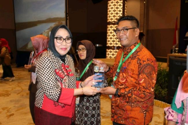 Dinkes Lingga Juara Pertama Senam Peregangan di Kepri