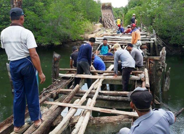 Perempuan Bintan Kecemplung ke Sungai yang Banyak Buaya